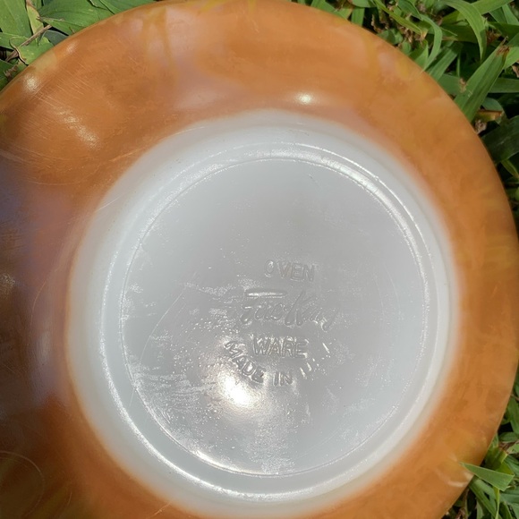 Fire King tea cups and saucers - Picture 11 of 16